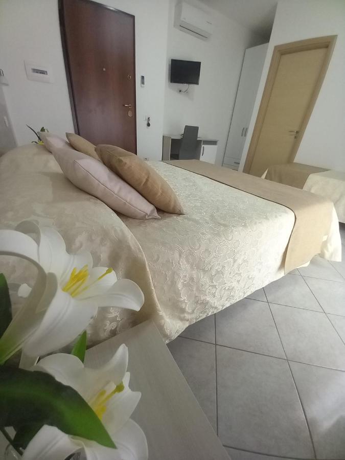 Al Giglio - Affittacamere Cariati Buitenkant foto